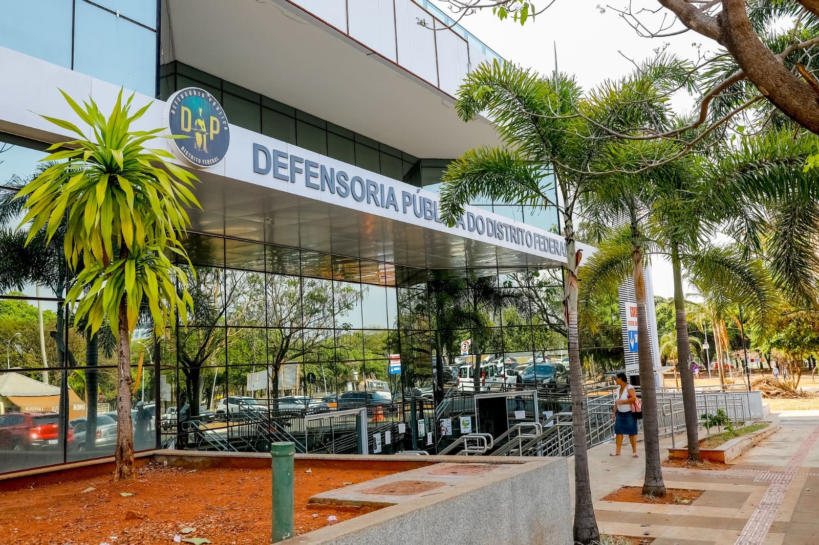 Defensoria Pública do DF lança cartilha com 64 depoimentos de assistidos pela instituição