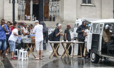 PM impede distribuição de comida à população de rua em São Paulo