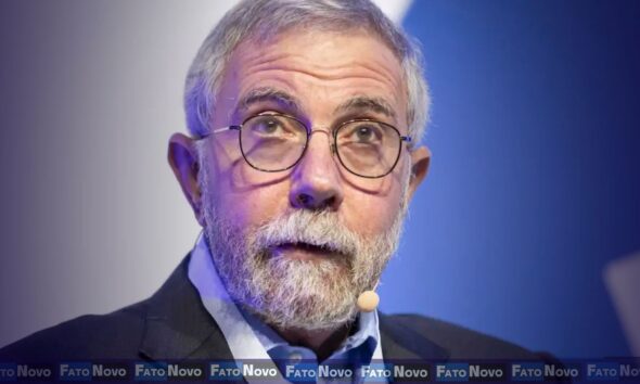 "Imagem de Paul Krugman em evento público, economista olha para a câmera com expressão crítica."